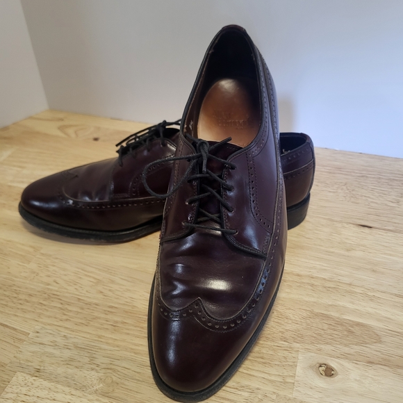 Allen Edmonds Men's Burgundy Leather Oxfords - Picture 1 of 13